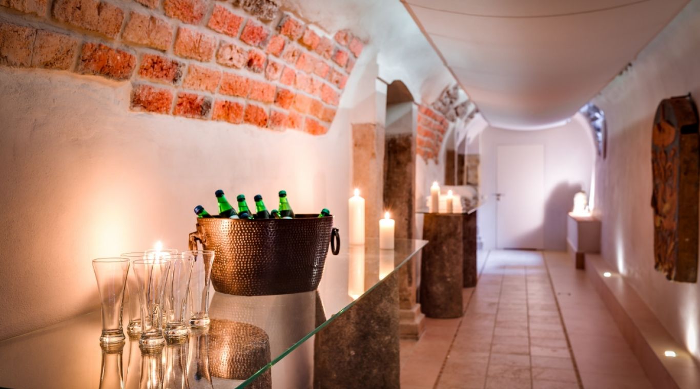 Vouchery  na pobyt lub do restauracji w Zamku Karpniki  