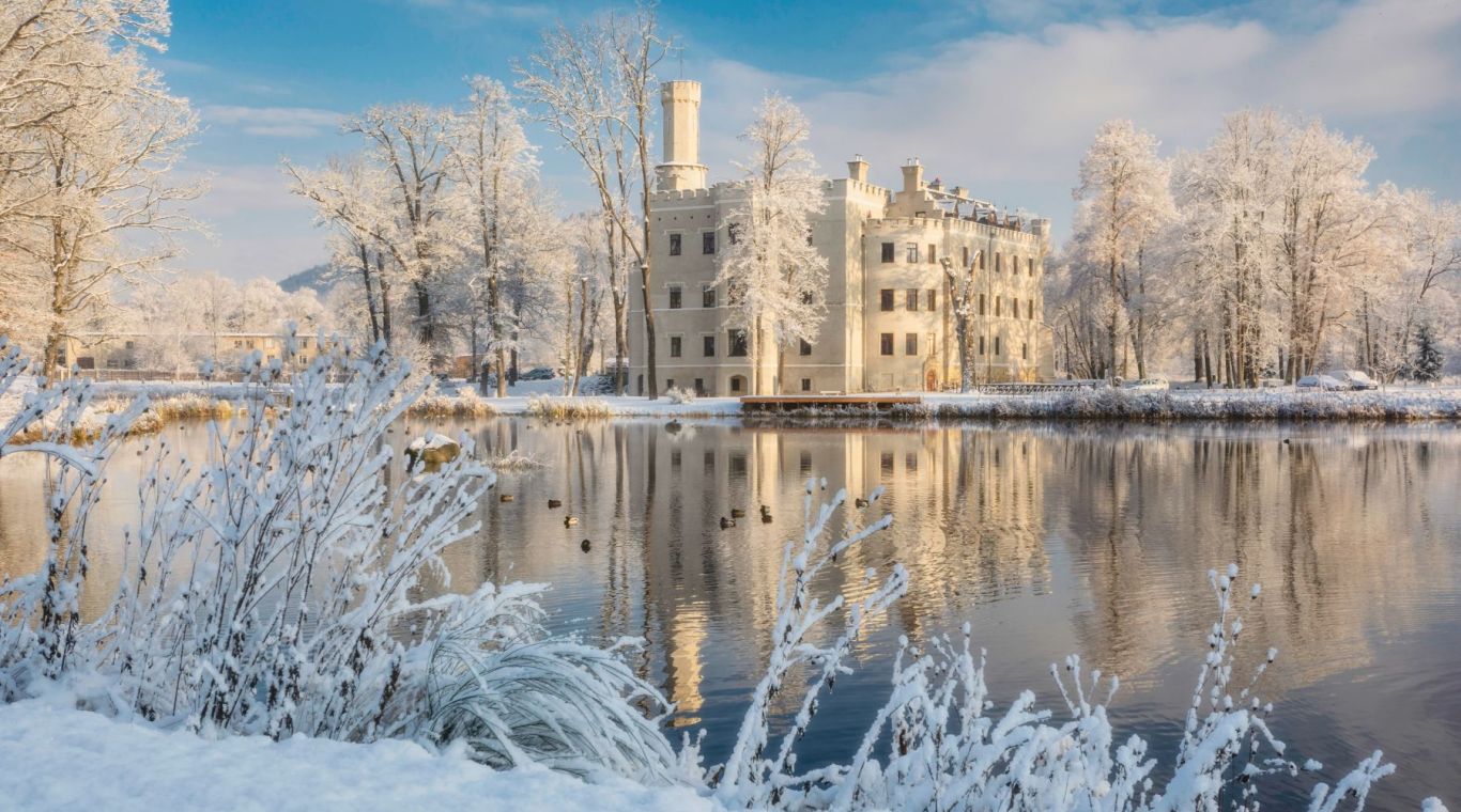 Zamek w Karpnikach w zimie