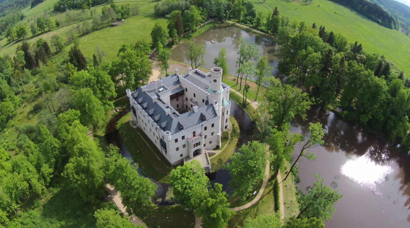 Vouchery  na pobyt lub do restauracji w Zamku Karpniki  