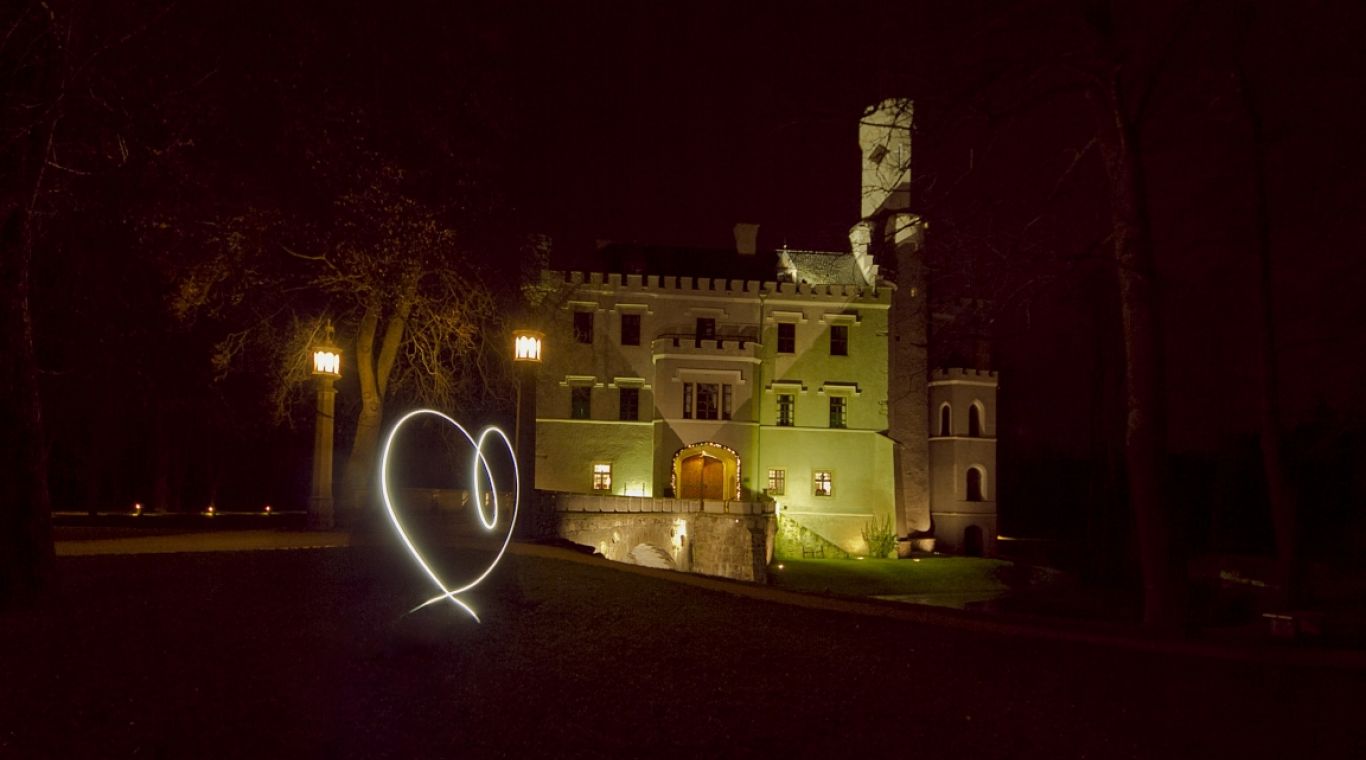 Vouchery  na pobyt lub do restauracji w Zamku Karpniki  