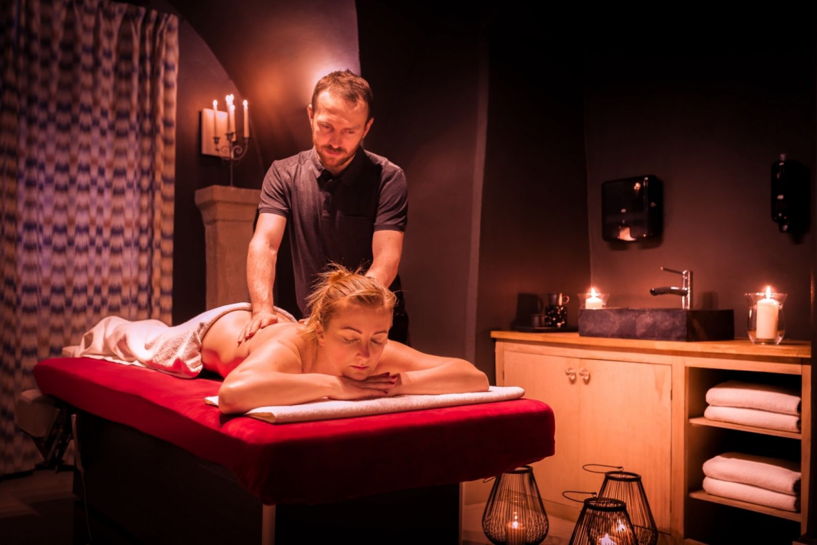 Vouchery  na pobyt lub do restauracji w Zamku Karpniki  