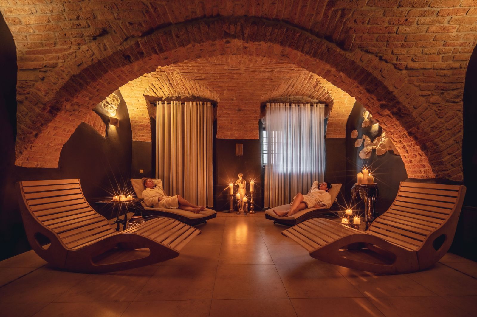 Vouchery  na pobyt lub do restauracji w Zamku Karpniki  