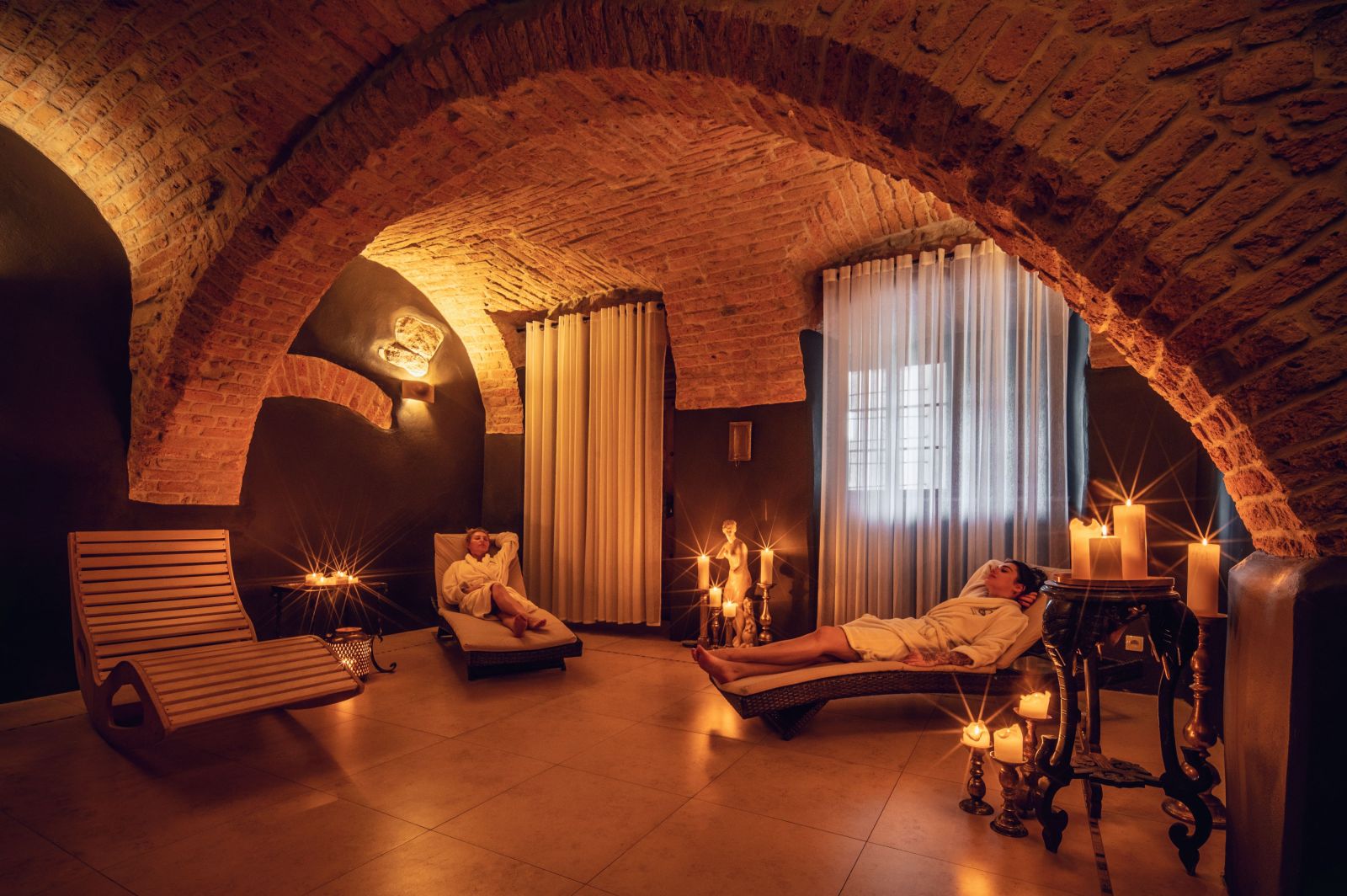 Vouchery  na pobyt lub do restauracji w Zamku Karpniki  