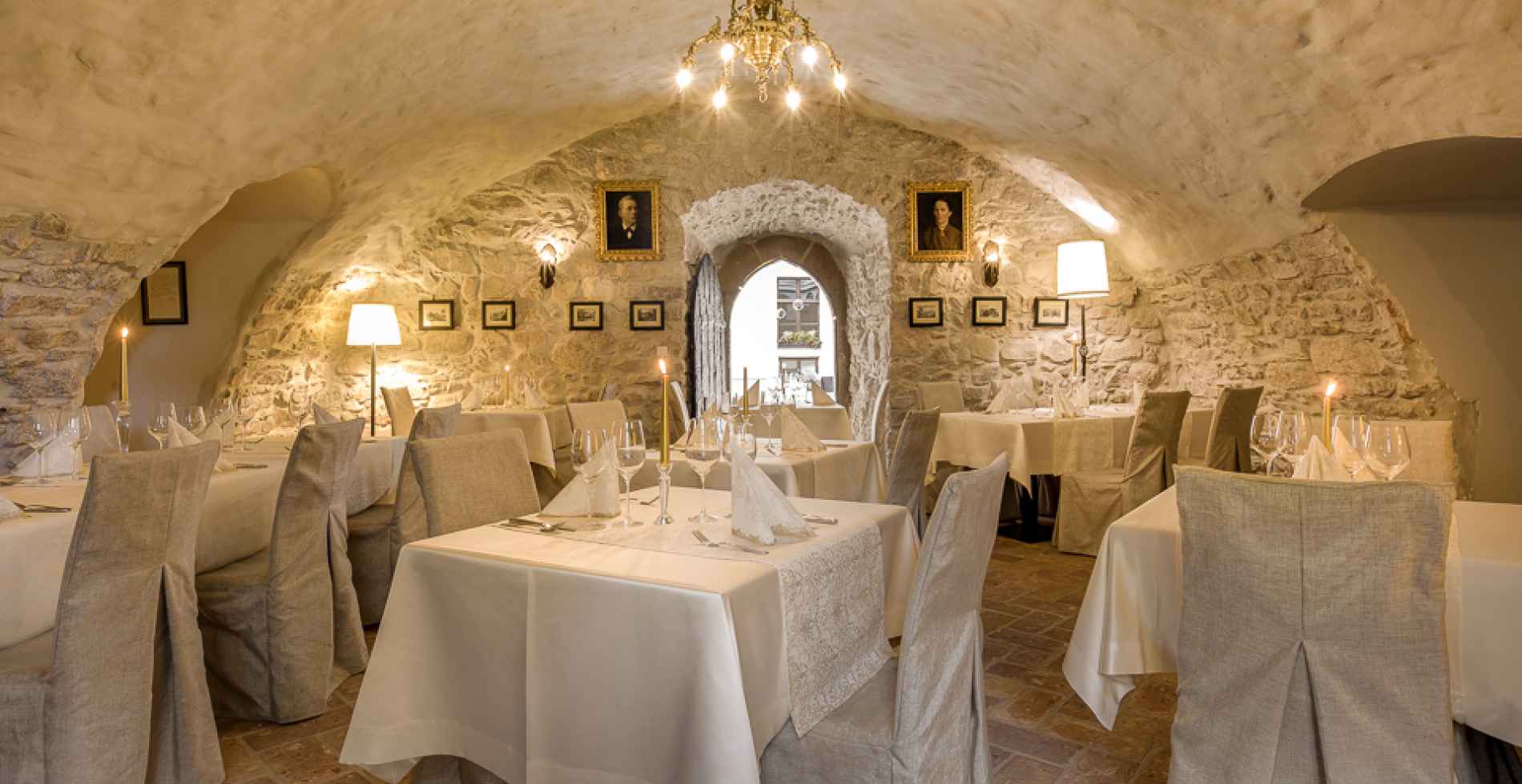 Przyjęcia w restauracji Zamku Karpniki