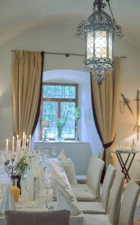 Przyjęcie ślubne w sali śniadaniowej