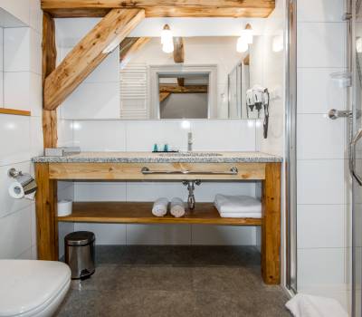 Standard room No. 8 - bathroom