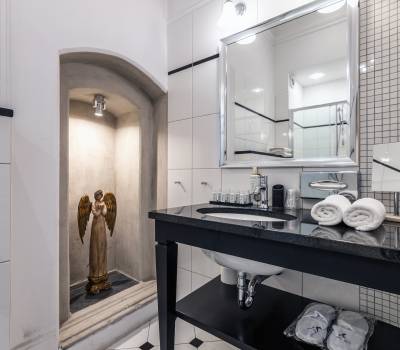 Standard room No. 9 - bathroom