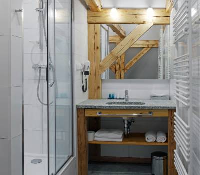 Standard room plus No. 19 - bathroom