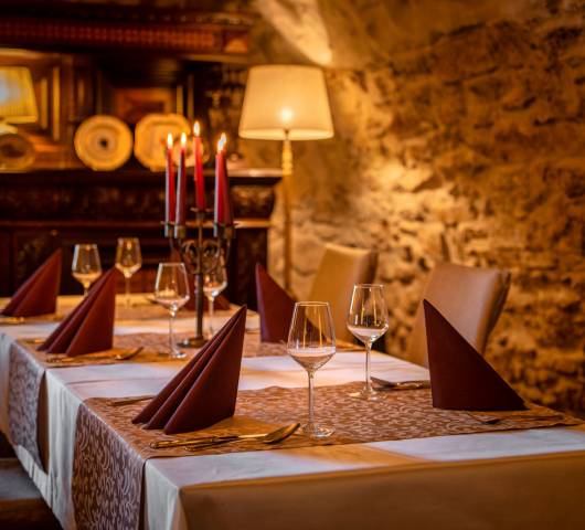 Rezervujte si stůl v restauraci zámku Karpniki
