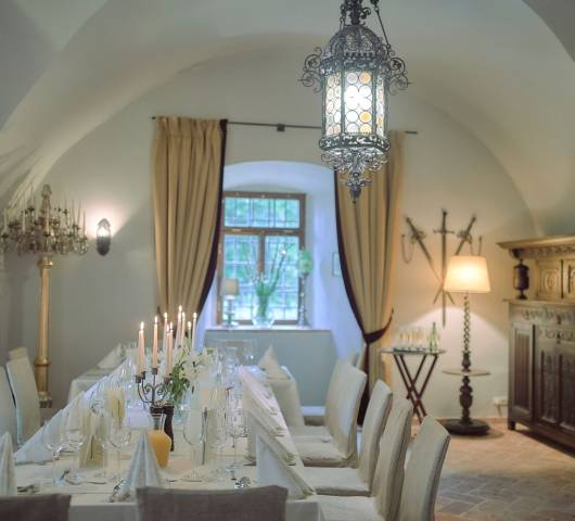 Przyjęcie ślubne w sali śniadaniowej